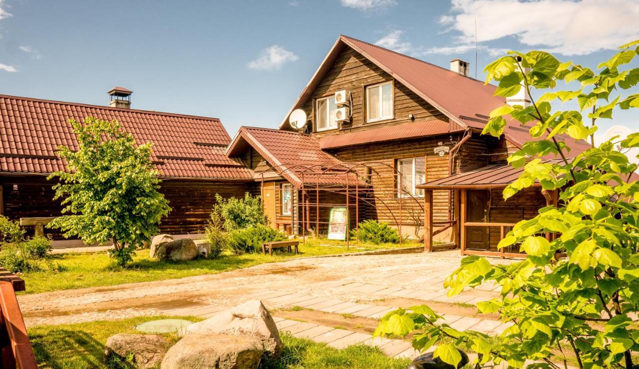 Usadba Belovezhskoye Pomestye Hotel Kamenyuky Bagian luar foto