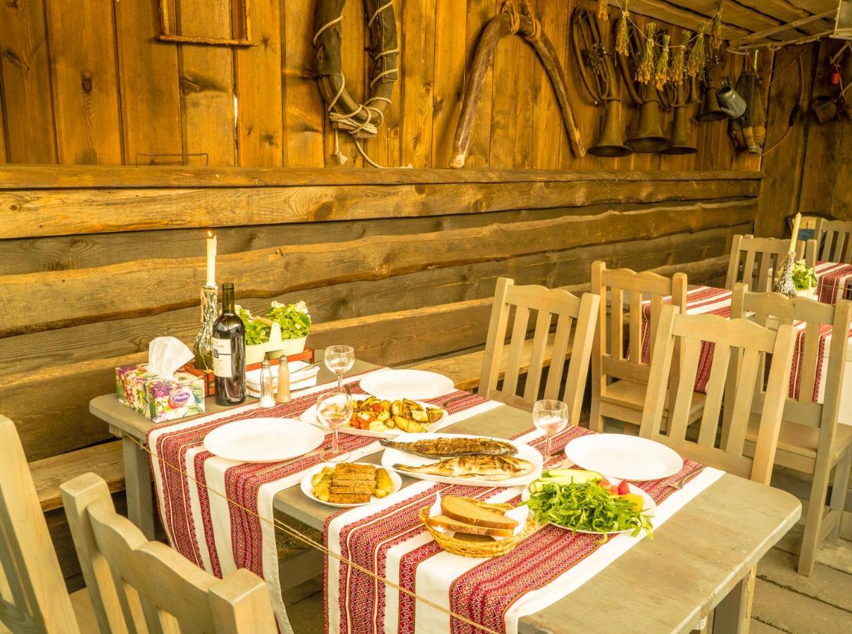 Usadba Belovezhskoye Pomestye Hotel Kamenyuky Bagian luar foto