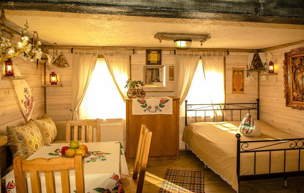 Usadba Belovezhskoye Pomestye Hotel Kamenyuky Bagian luar foto
