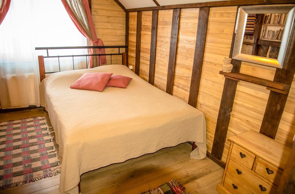 Usadba Belovezhskoye Pomestye Hotel Kamenyuky Bagian luar foto
